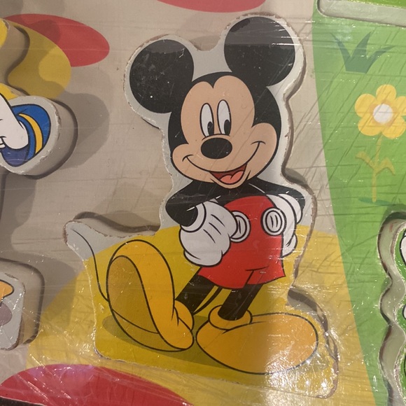 Melissa & Doug Mickey Mouse Clubhouse Wooden Figure Puzzle. - Picture 2 of 10